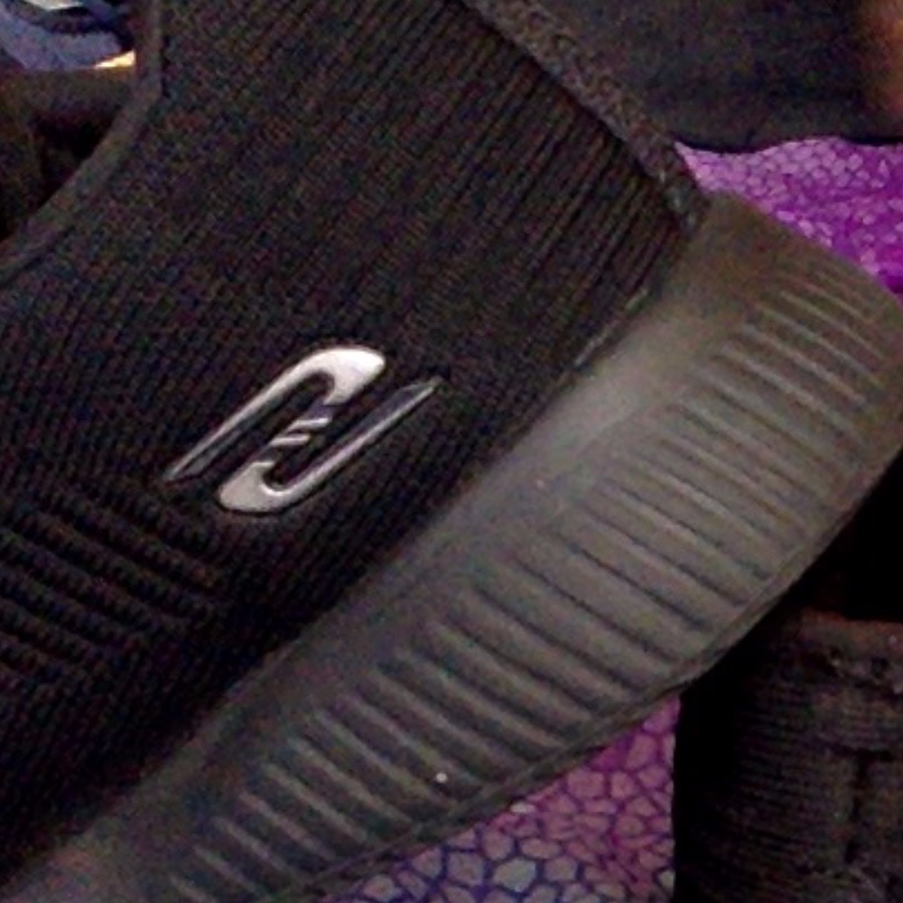 Squad TOUGH TALK SNEAKER